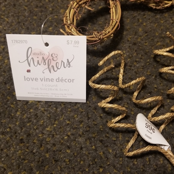 🆕️Floral Vine Decor - Picture 4 of 9